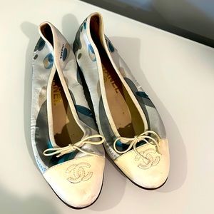 Chanel printed ballet flats with cream toe. good condition size 36.5